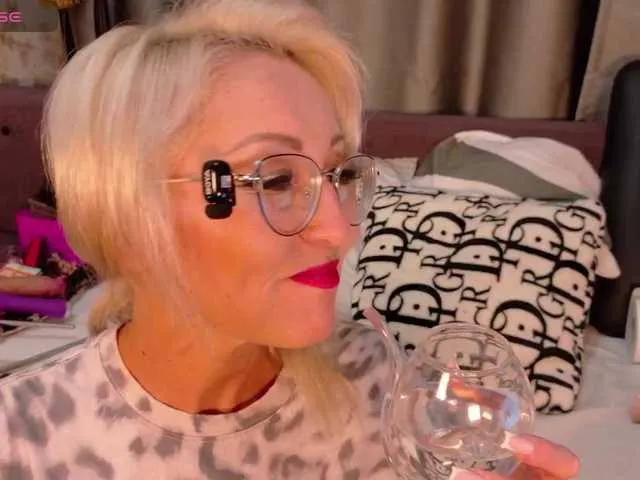 Offline Milforja on BongaCams