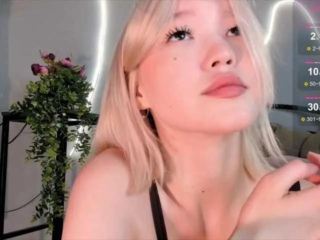 Offline milli-sunrise on BongaCams