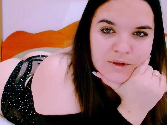 Offline minnie-ella on BongaCams