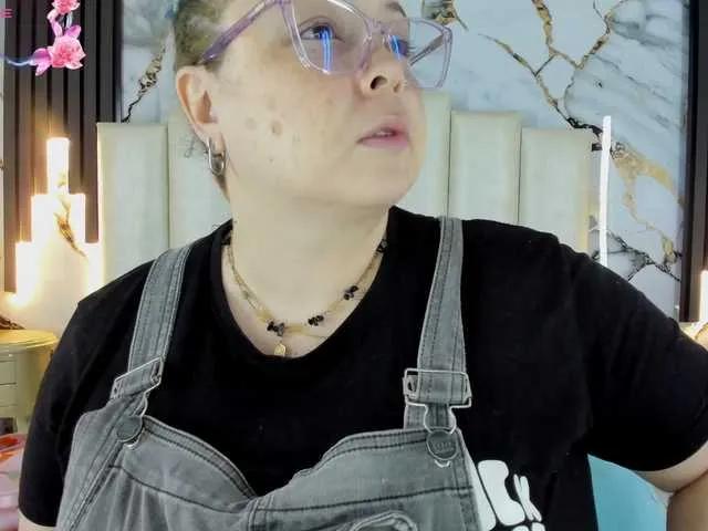 Offline mollieblue69 on BongaCams