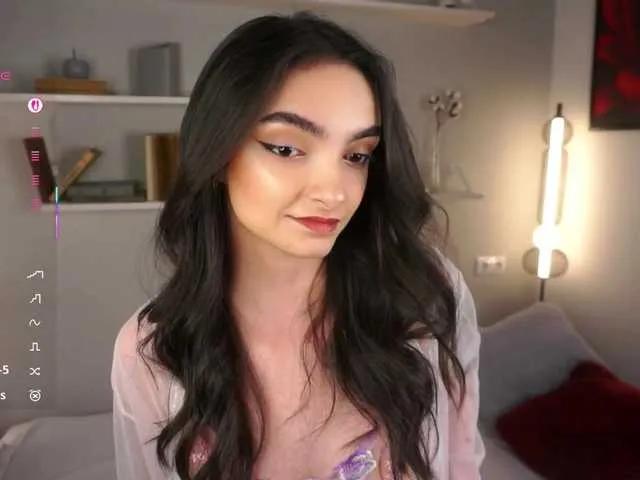 Offline Morena-Dolcce on BongaCams