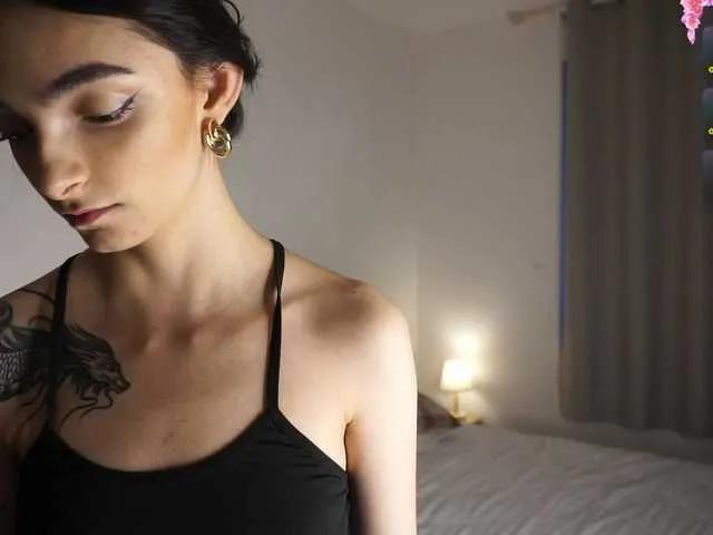 Offline Morena-Dolcce on BongaCams