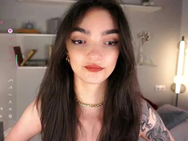 Offline Morena-Dolcce on BongaCams