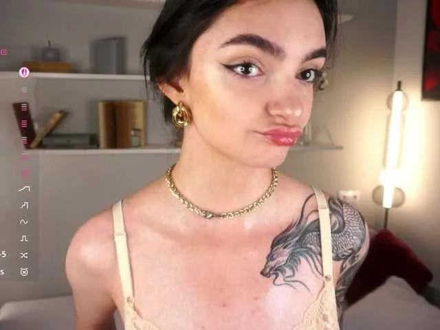 Offline Morena-Dolcce on BongaCams