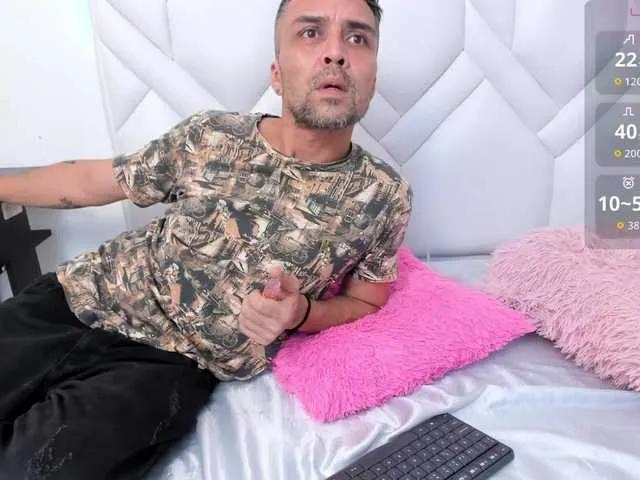 Freechat mylittlewhore18 on BongaCams