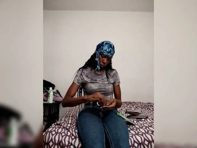 PetiteBay on BongaCams