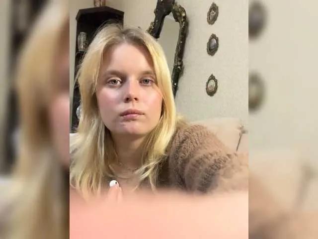 Offline Pionchick on BongaCams