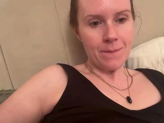 Offline REDHEADROSIE on BongaCams