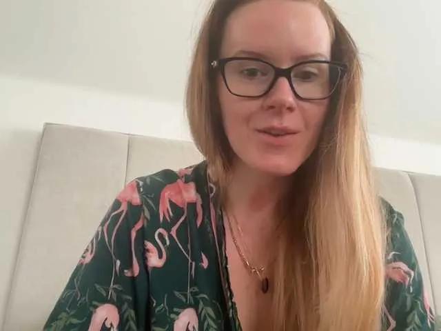 Offline REDHEADROSIE on BongaCams