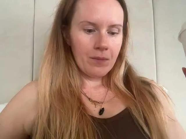 Offline REDHEADROSIE on BongaCams