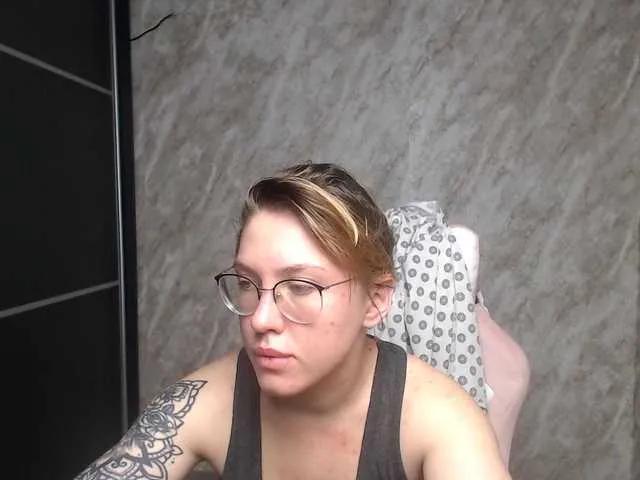 Offline Regimasmile on BongaCams