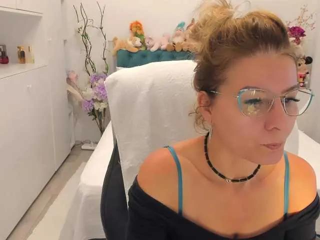 Offline SalomeJade on BongaCams