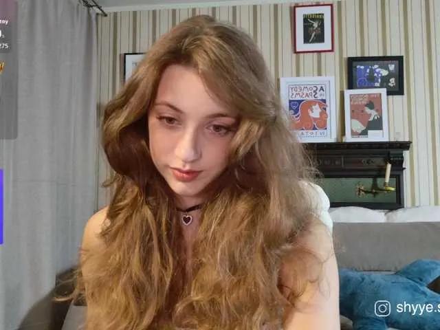 Offline sarahsupershy on BongaCams