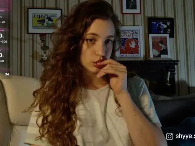 Offline sarahsupershy on BongaCams