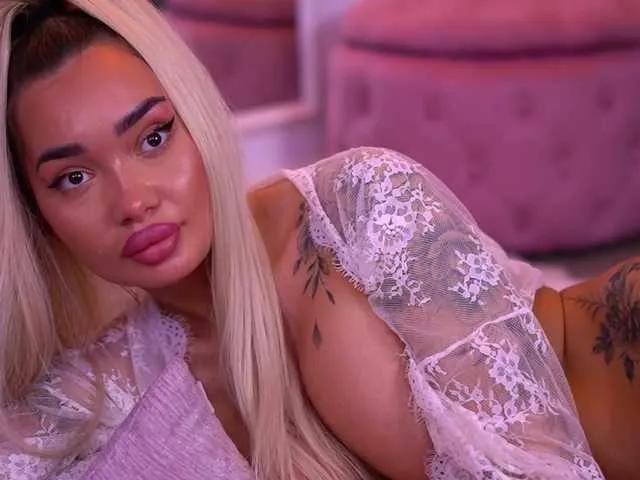 Offline SashaFerrera on BongaCams