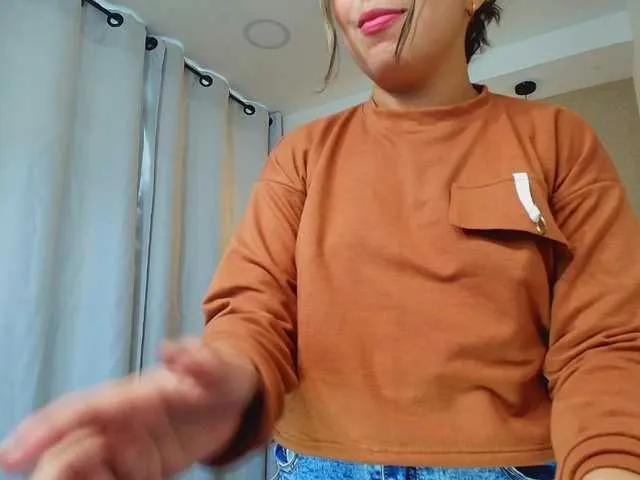 Freechat Sharlotte-Milk on BongaCams