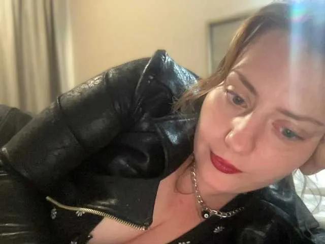 Offline skarlett-rose on BongaCams