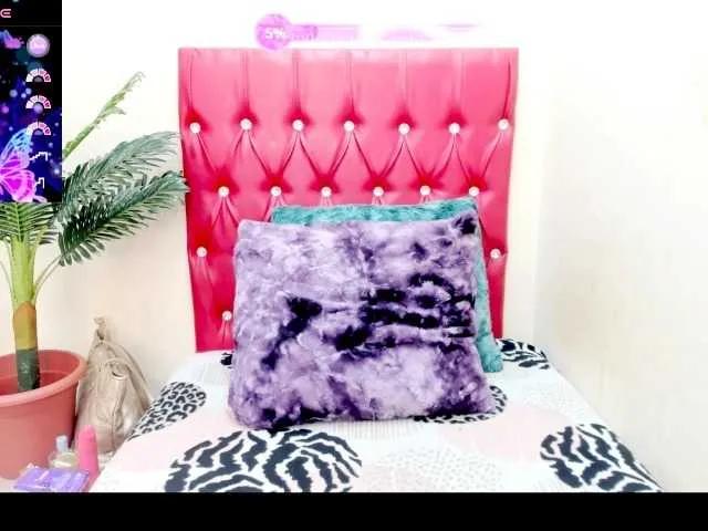 strawberrylips — play with my pussy and sucking on my tits