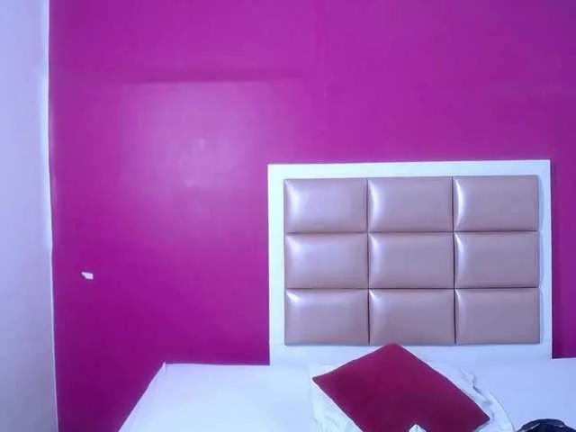 Offline tiny-sarah1 on BongaCams