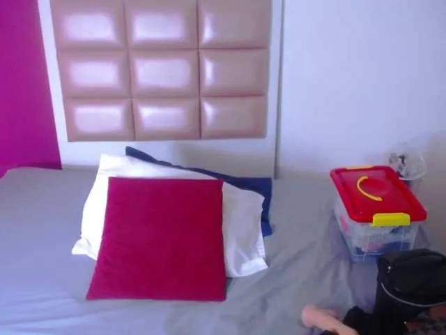 Offline tiny-sarah1 on BongaCams