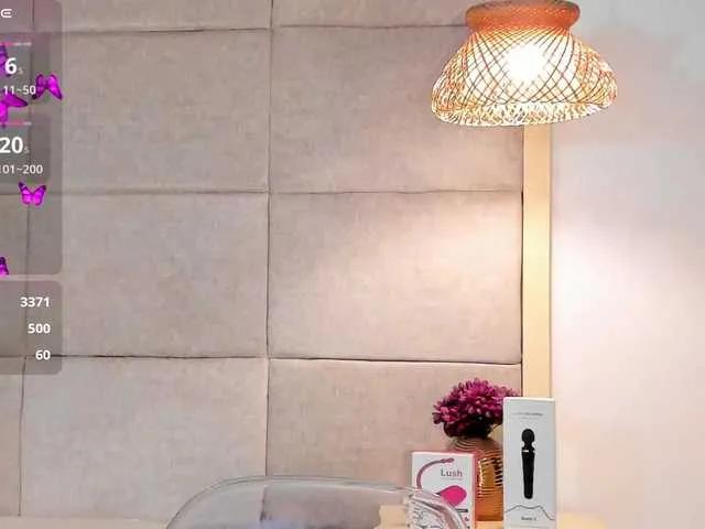 Offline violethilton on BongaCams