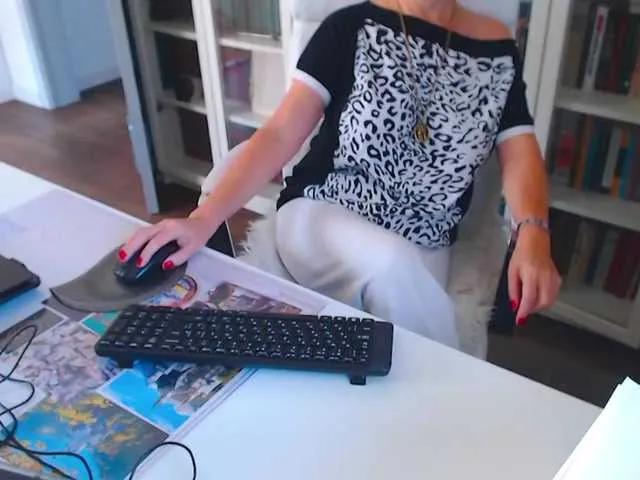 Offline xxangelcatxx on BongaCams