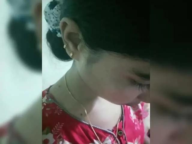 Offline YourAadhya on BongaCams