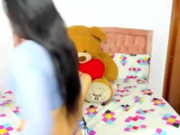 andreaytatyts on Chaturbate