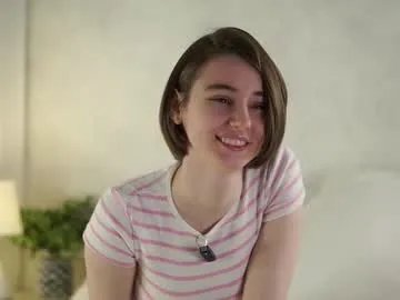 approche_toi_petite on Chaturbate