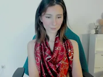 crystalnut on Chaturbate