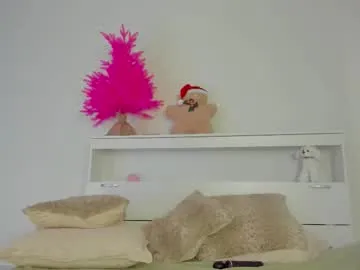 crystalnut on Chaturbate