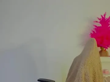 crystalnut on Chaturbate