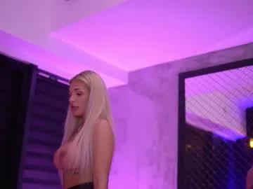 Freechat ivyrowa on Chaturbate
