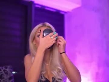 Freechat ivyrowa on Chaturbate