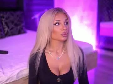 Freechat ivyrowa on Chaturbate