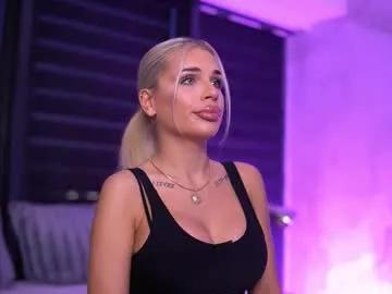 Freechat ivyrowa on Chaturbate