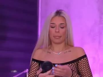 Freechat ivyrowa on Chaturbate