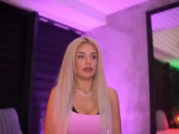 Freechat ivyrowa on Chaturbate