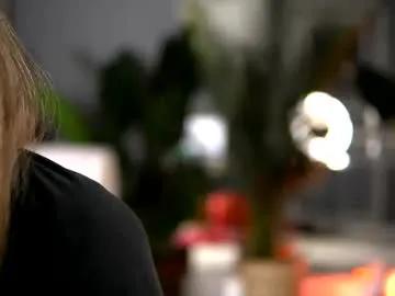 Freechat kellymathews on Chaturbate