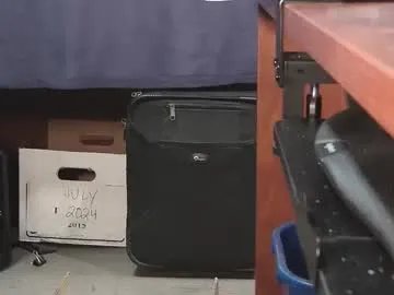 la_guyy on Chaturbate