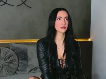 lorawarnner on Chaturbate
