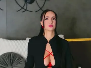 lorawarnner on Chaturbate