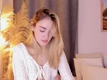 Freechat mia_white11 on Chaturbate