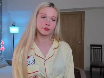 mikaelataron — My goal: Take off my t-shirt & bare back dance(next handbra) #shy #bigboobs #teen #18 #young [90 tokens remaining]