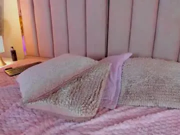 milan_ebony on Chaturbate