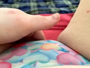 mykittyneedsuu's avatar