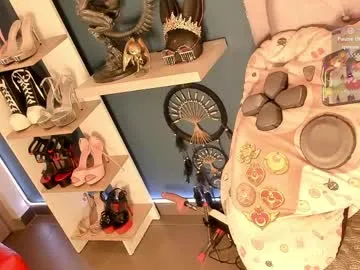 orianna_reed — GOAL: tease /saliva [75 tokens remaining] Welcome to my room! #heels #twerk #latina #bigboobs #anal #daddy