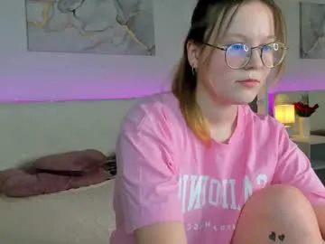 peggyhunt — lick your fingers + eye contact [33 tokens left] Hi, it's my first day! I'm really worried, support me! #18 #new #teen #shy #young