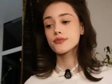 t_tragedienne — Goal: bj with banana? ;P - I'm Helena, a little #shy about my #smalltits becuse i'm #18 years old, #young #new girl here [643 tokens remaining]