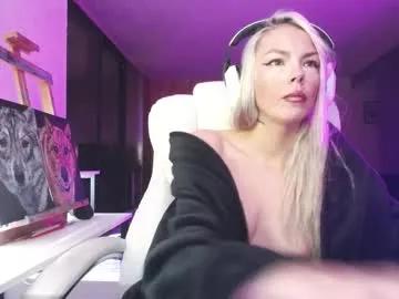 Freechat tinykylie on Chaturbate